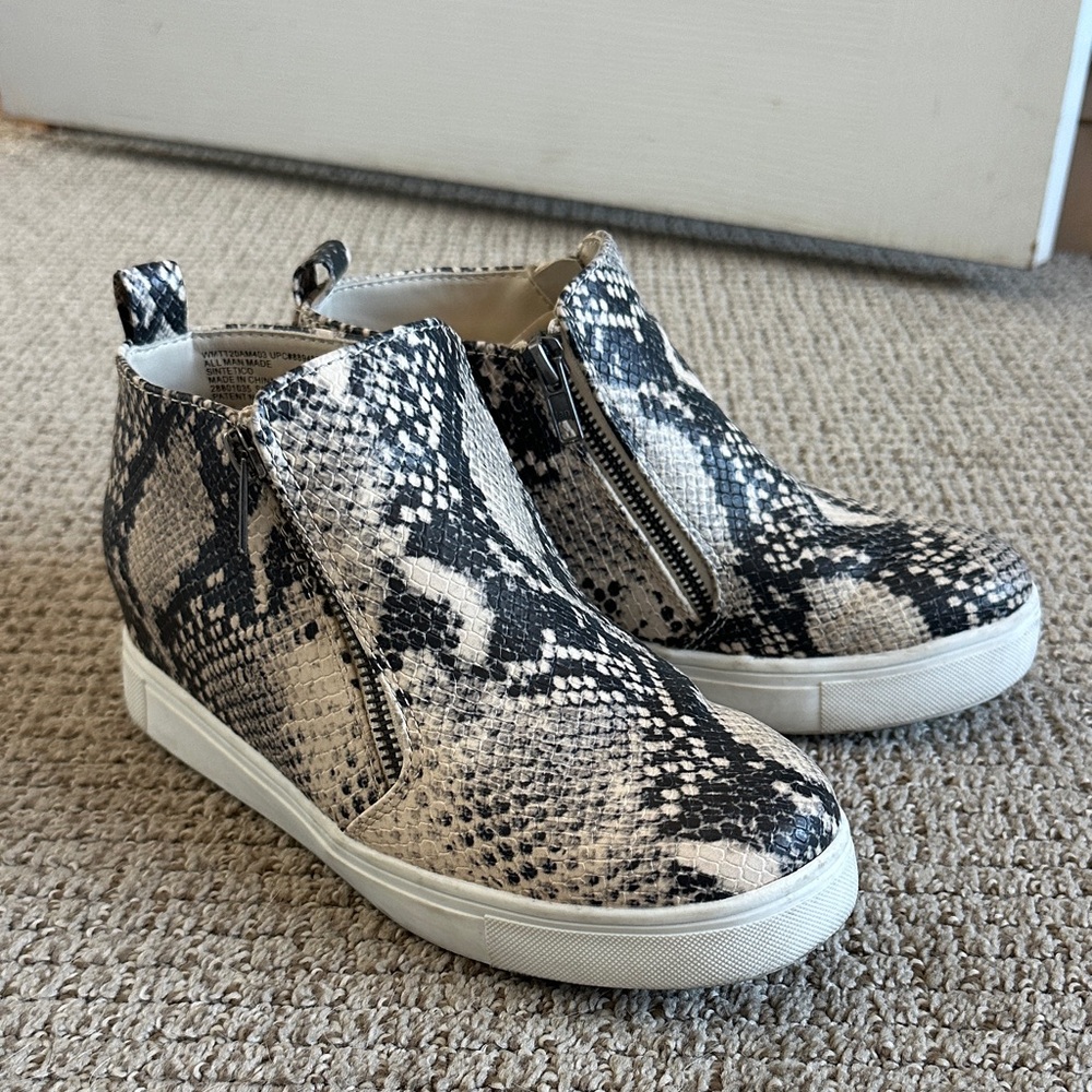 Black and White snakeskin print hidden platform Sneakers!